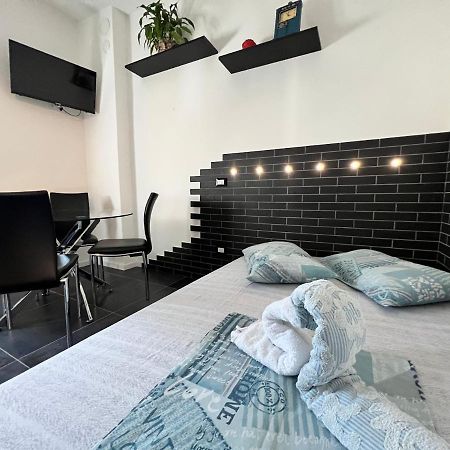 Blaxej, Nel Cuore Di Verona, Moderno Ed Elegante, 4 Posti Letto, Wi-Fi, Self Check In Appartement Buitenkant foto