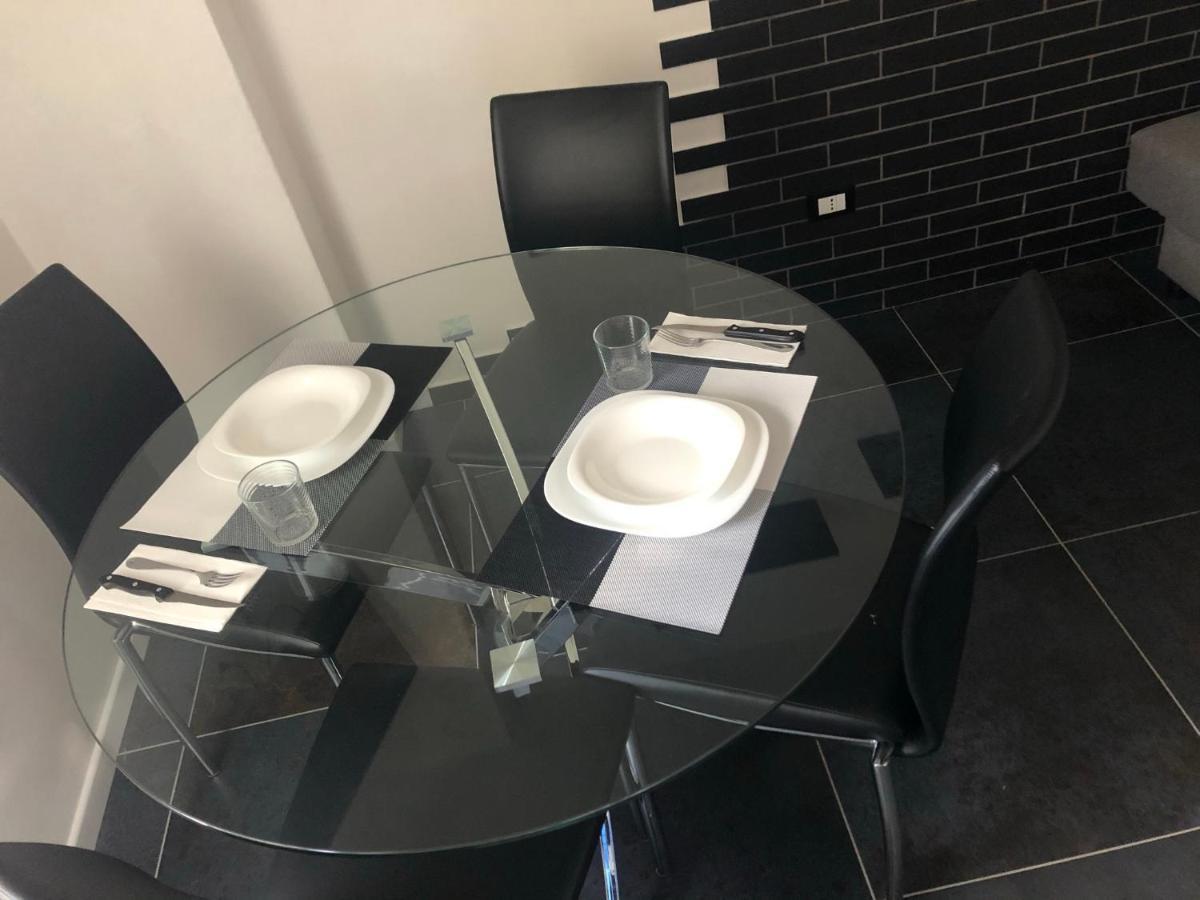 Blaxej, Nel Cuore Di Verona, Moderno Ed Elegante, 4 Posti Letto, Wi-Fi, Self Check In Appartement Buitenkant foto