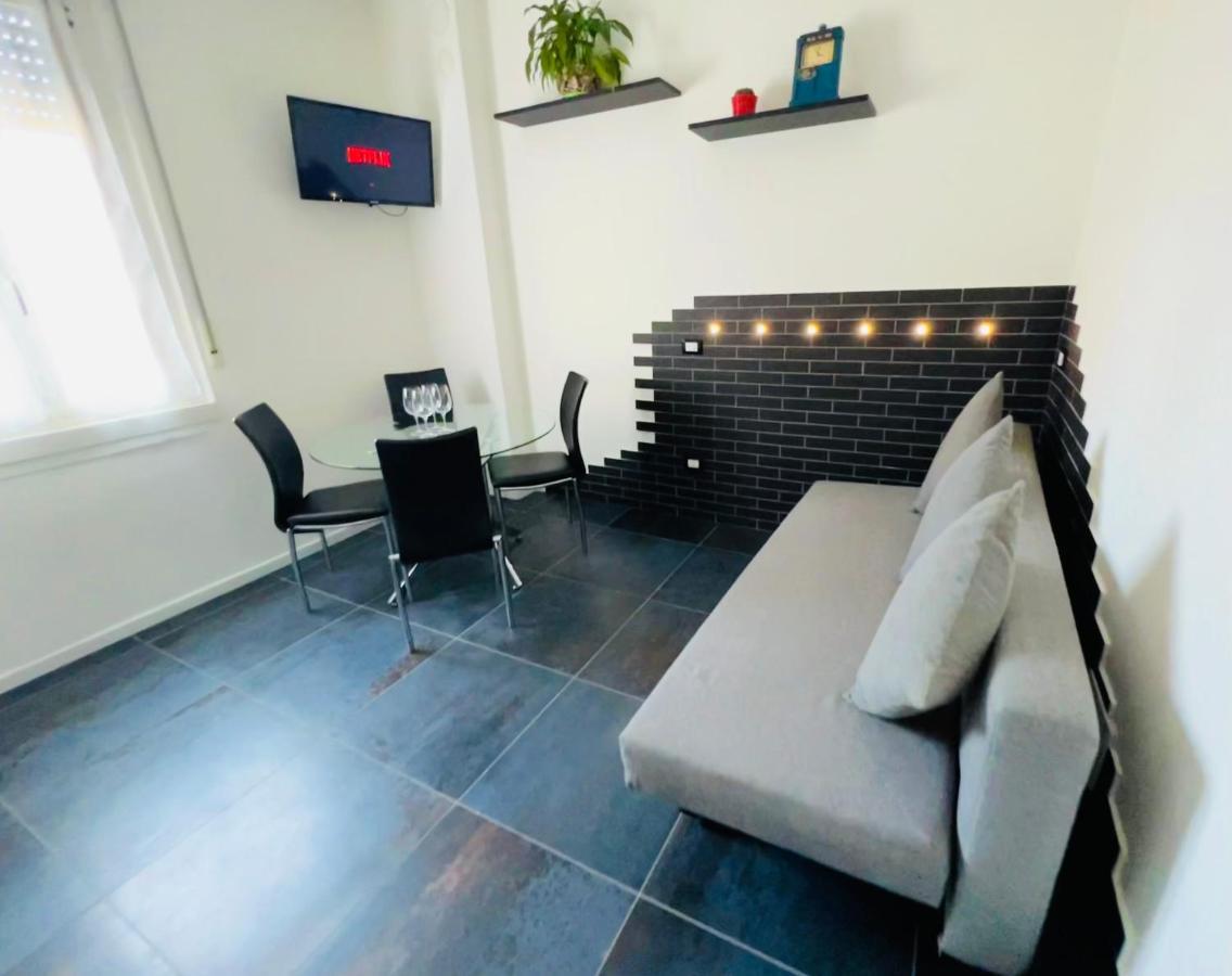 Blaxej, Nel Cuore Di Verona, Moderno Ed Elegante, 4 Posti Letto, Wi-Fi, Self Check In Appartement Buitenkant foto