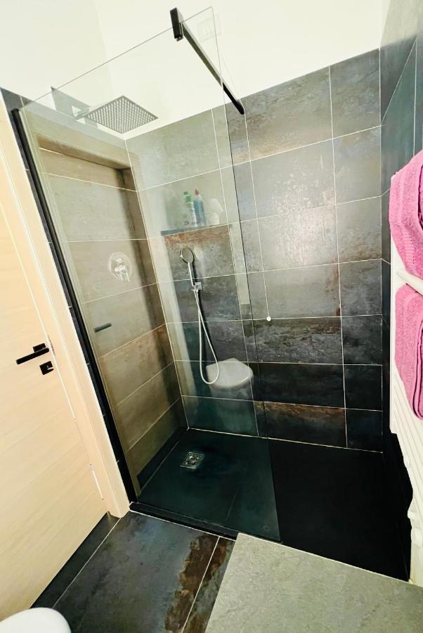 Blaxej, Nel Cuore Di Verona, Moderno Ed Elegante, 4 Posti Letto, Wi-Fi, Self Check In Appartement Buitenkant foto